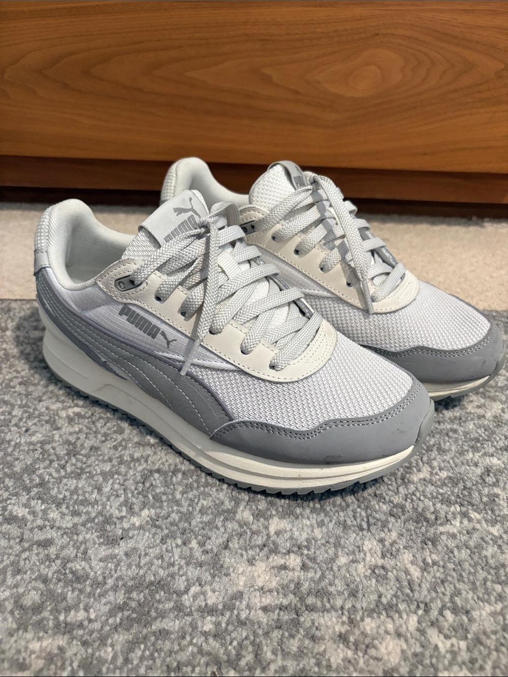 Puma Women's Light Gray and Silver Retro Runner Sneakers